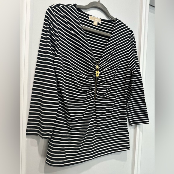 Michael Kors Black & White Striped Zip-Front V-Neck Long Sleeve Top - Picture 4 of 6